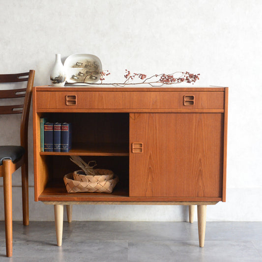 デンマークヴィンテージ 　抽斗付 チークキャビネット  5-152