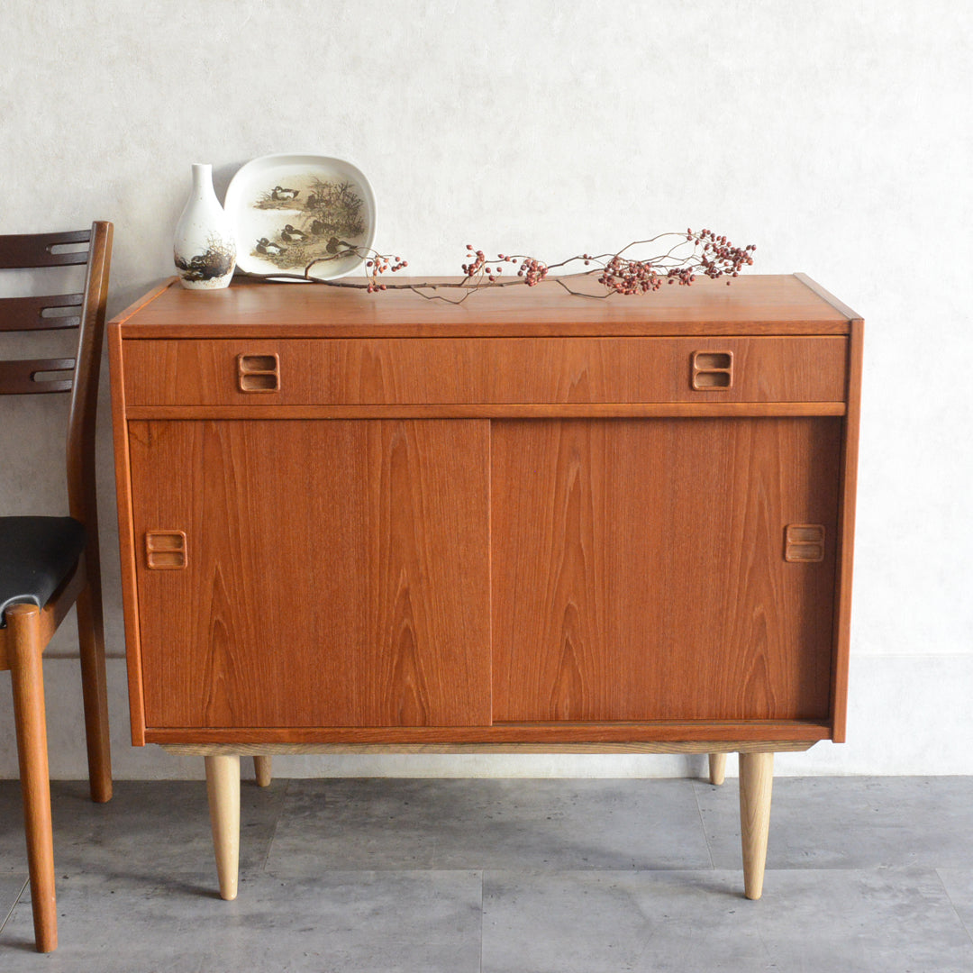 デンマークヴィンテージ 抽斗付チークキャビネット 5-152 – Rowan.inc