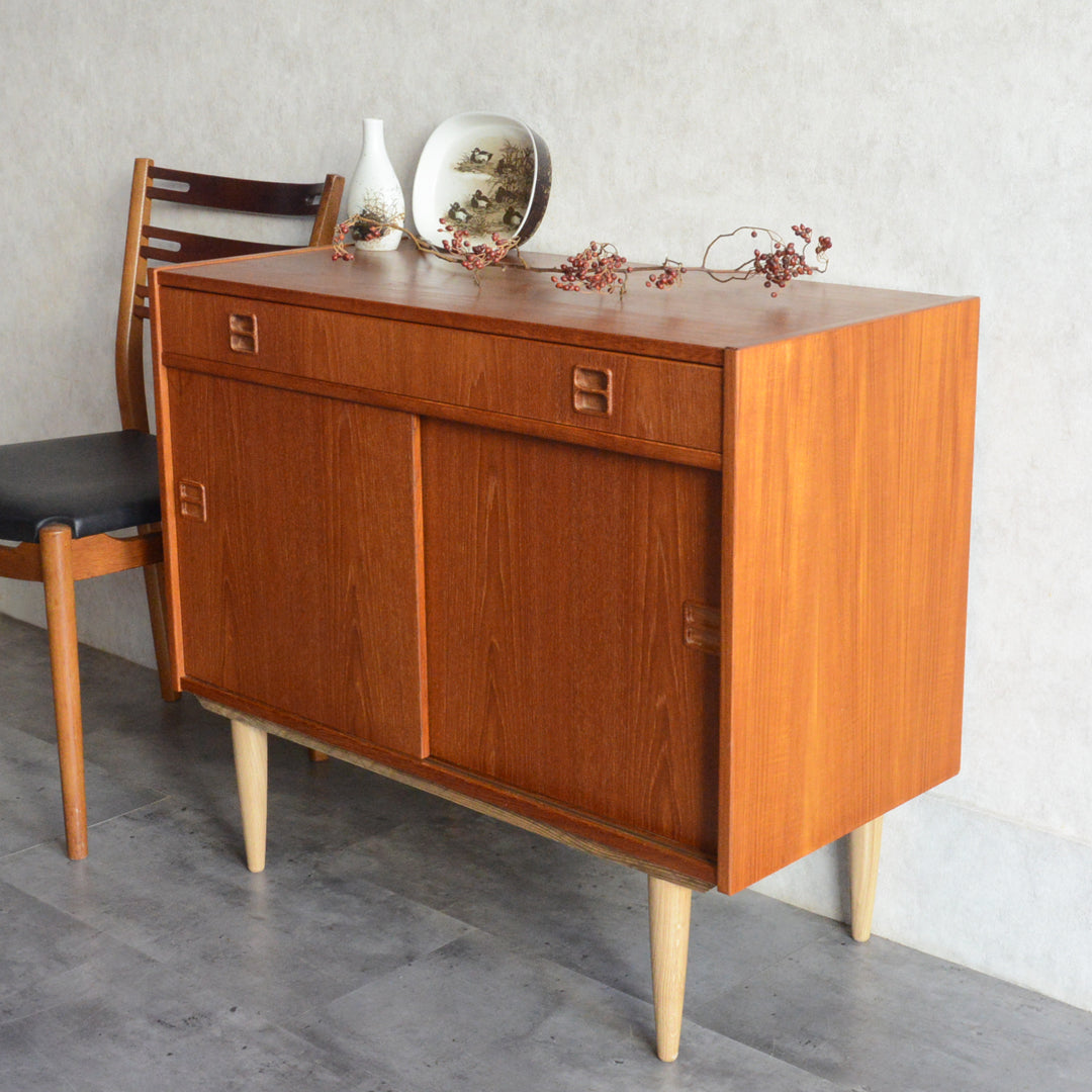 デンマークヴィンテージ 　抽斗付 チークキャビネット  5-152