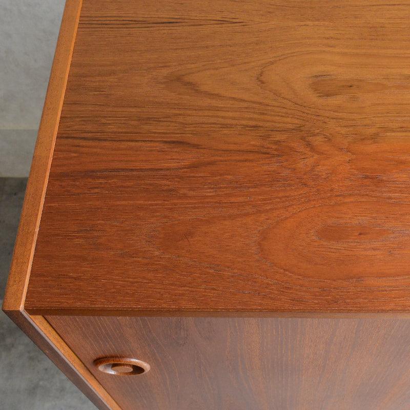 デンマーク ヴィンテージ　チーク キャビネット5-77