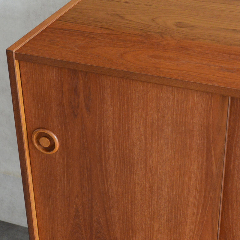 デンマーク ヴィンテージ　チーク キャビネット5-77