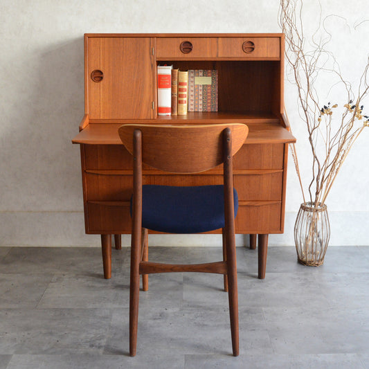 デンマークヴィンテージ　チークビューロー（ミラー・鍵付)6-89