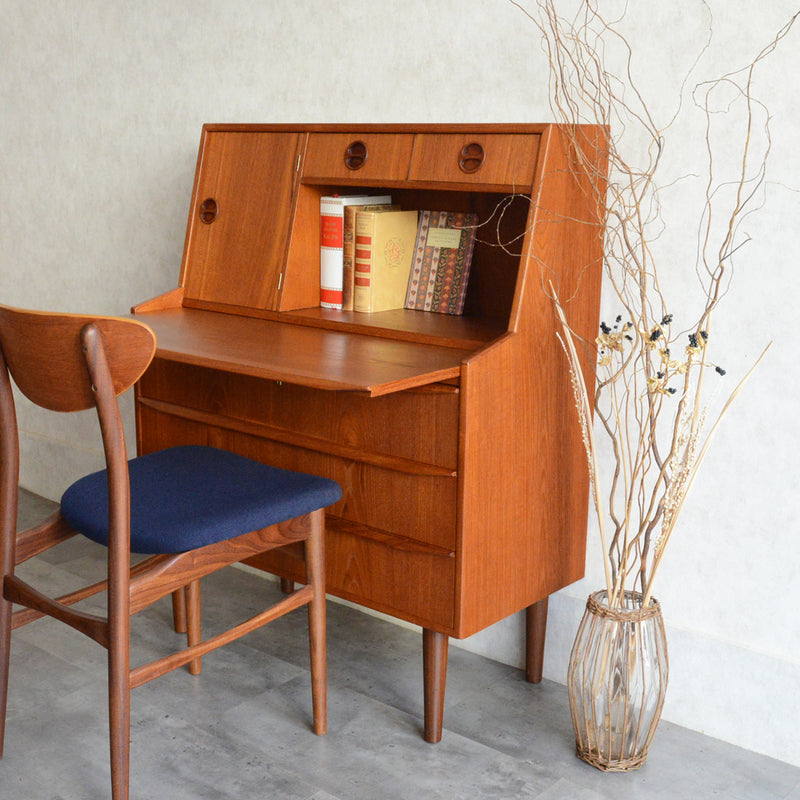 デンマークヴィンテージ　チークビューロー（ミラー・鍵付)6-89