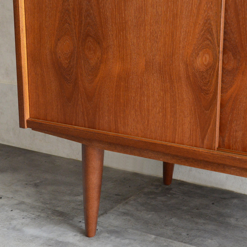 デンマーク ヴィンテージ　チーク キャビネット5-77