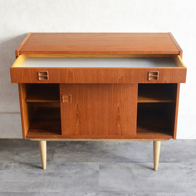 デンマークヴィンテージ 　抽斗付 チークキャビネット  5-152