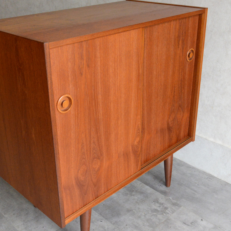 デンマーク ヴィンテージ　チーク キャビネット5-77