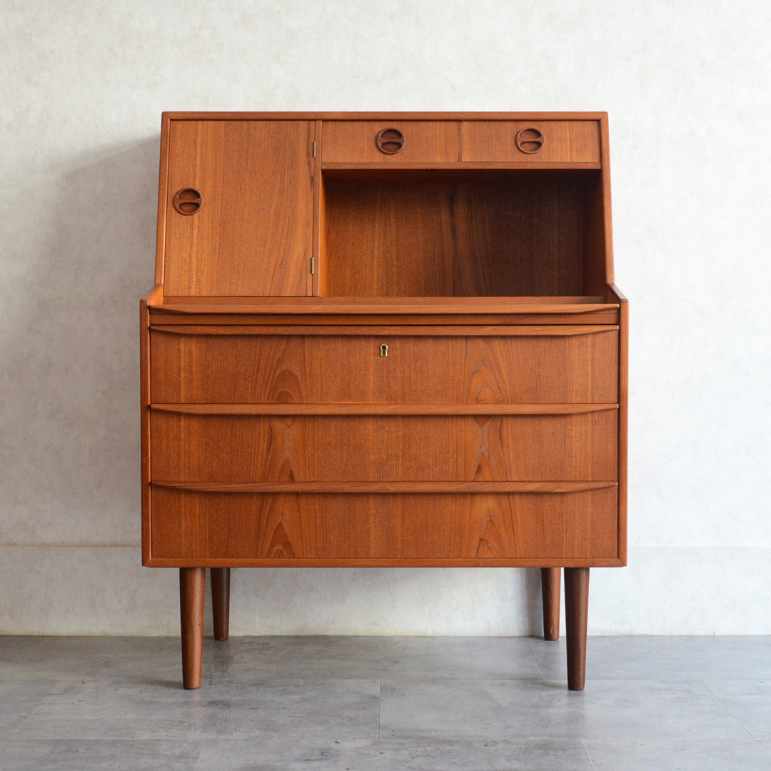 デンマークヴィンテージ　チークビューロー（ミラー・鍵付)6-89