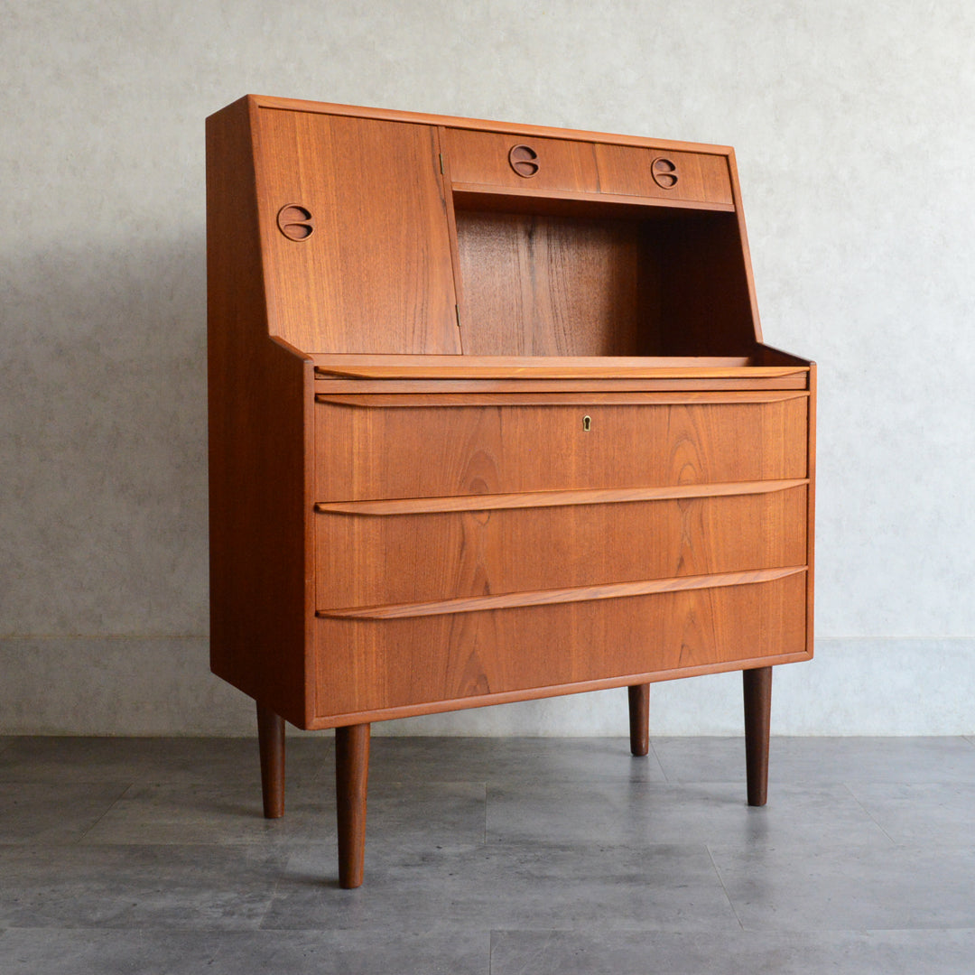 デンマークヴィンテージ　チークビューロー（ミラー・鍵付)6-89