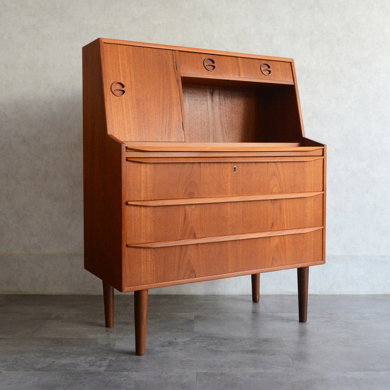 デンマークヴィンテージ　チークビューロー（ミラー・鍵付)6-89