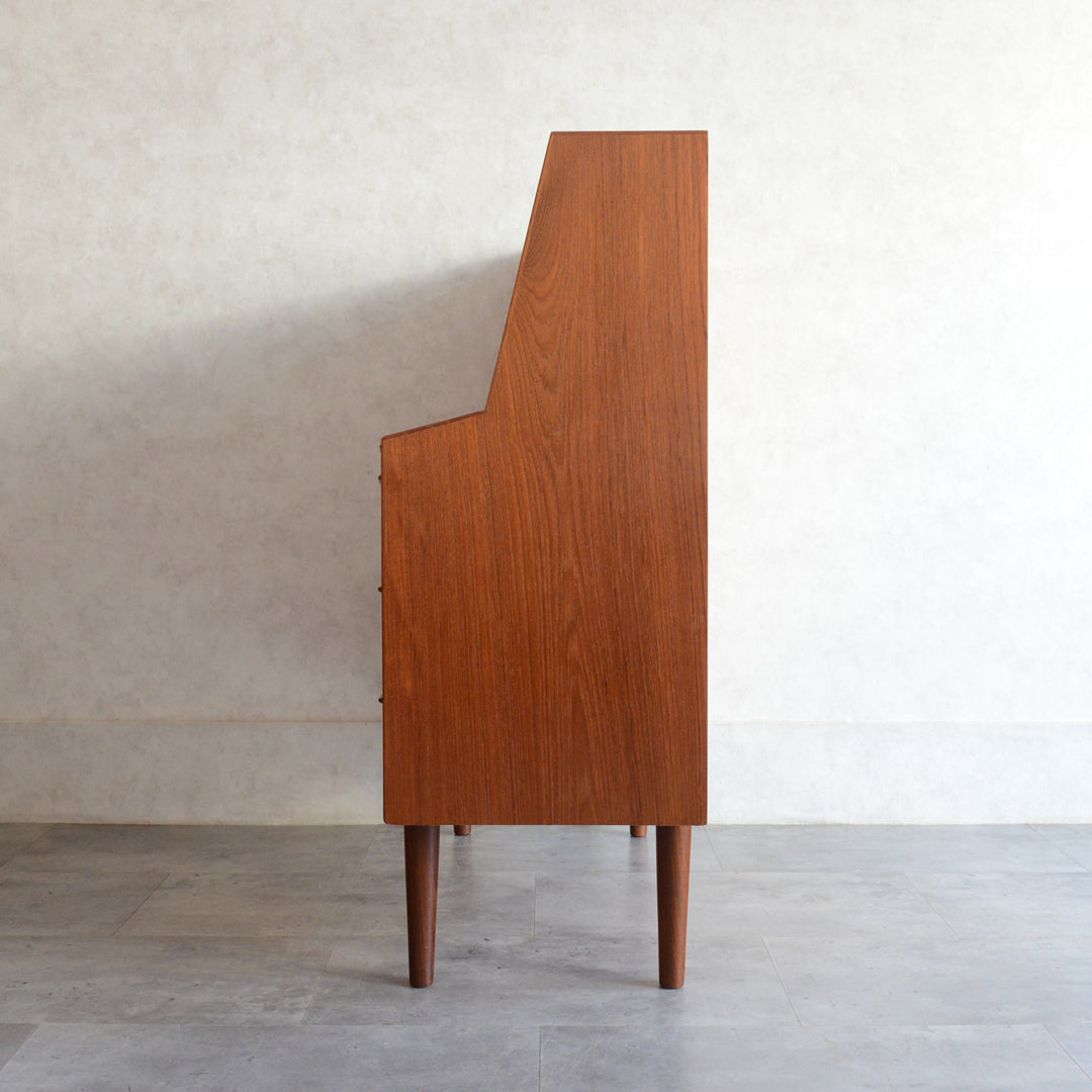 デンマークヴィンテージ　チークビューロー（ミラー・鍵付)6-89