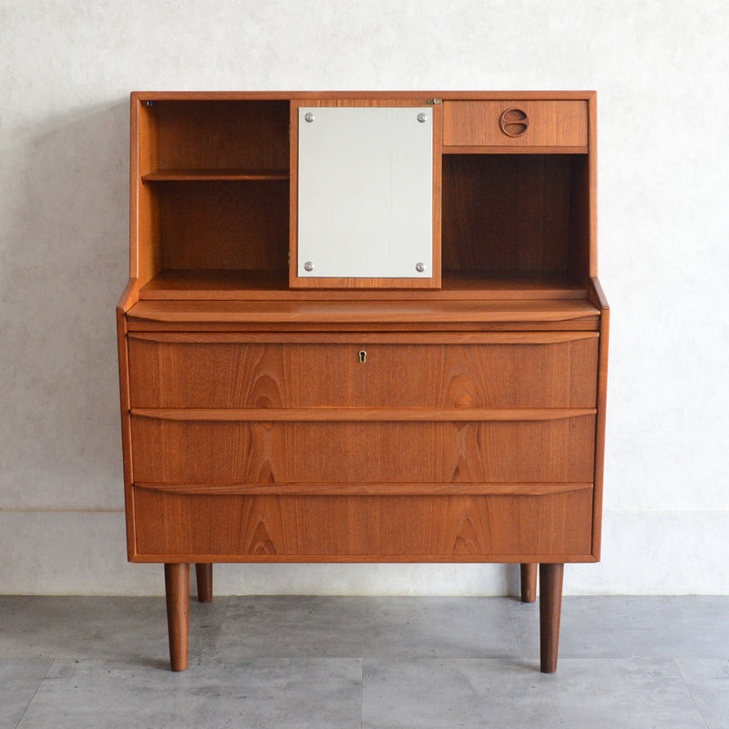 デンマークヴィンテージ　チークビューロー（ミラー・鍵付)6-89