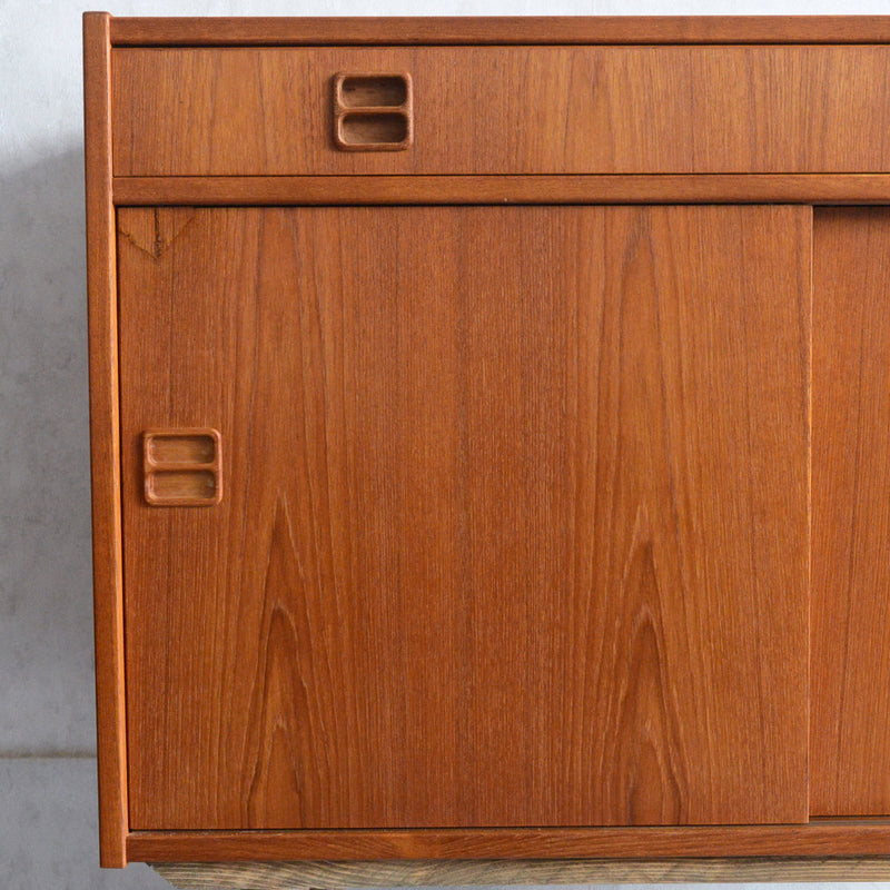 デンマークヴィンテージ 　抽斗付 チークキャビネット  5-152