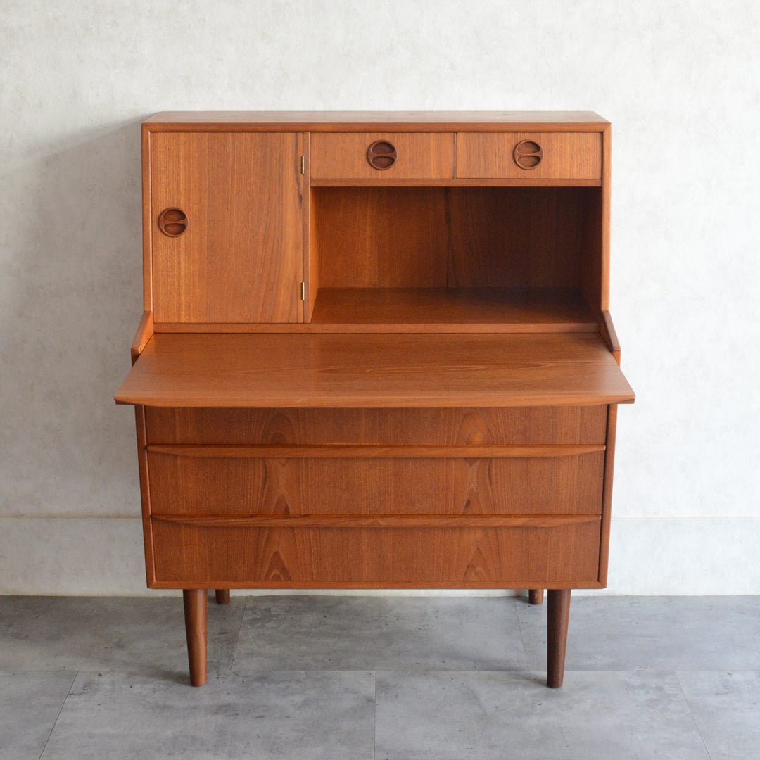 デンマークヴィンテージ　チークビューロー（ミラー・鍵付)6-89