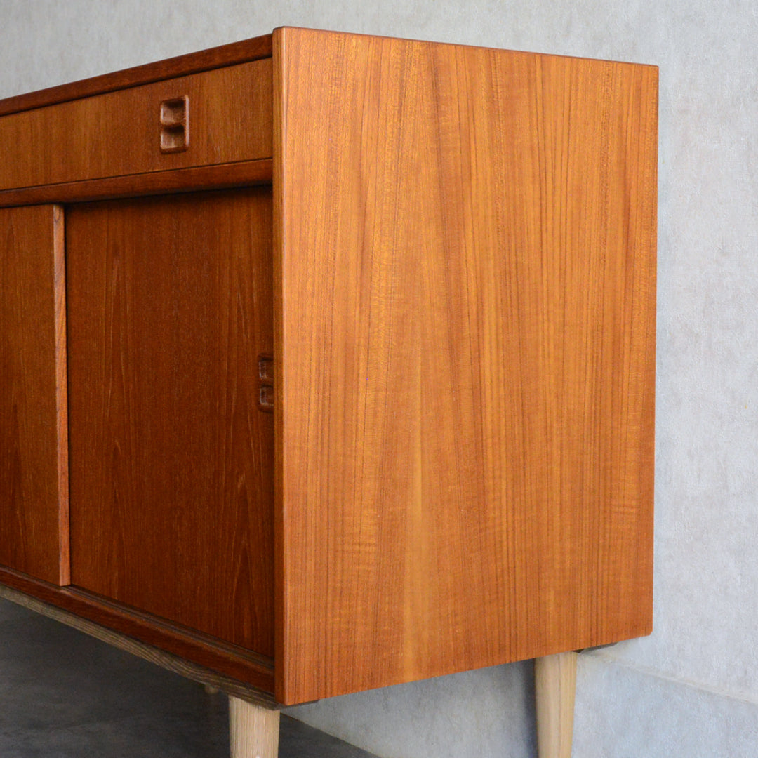 デンマークヴィンテージ 抽斗付チークキャビネット 5-152 – Rowan.inc