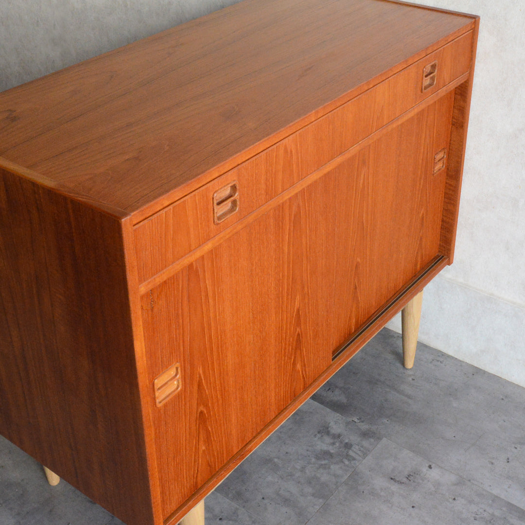 デンマークヴィンテージ 抽斗付チークキャビネット 5-152 – Rowan.inc