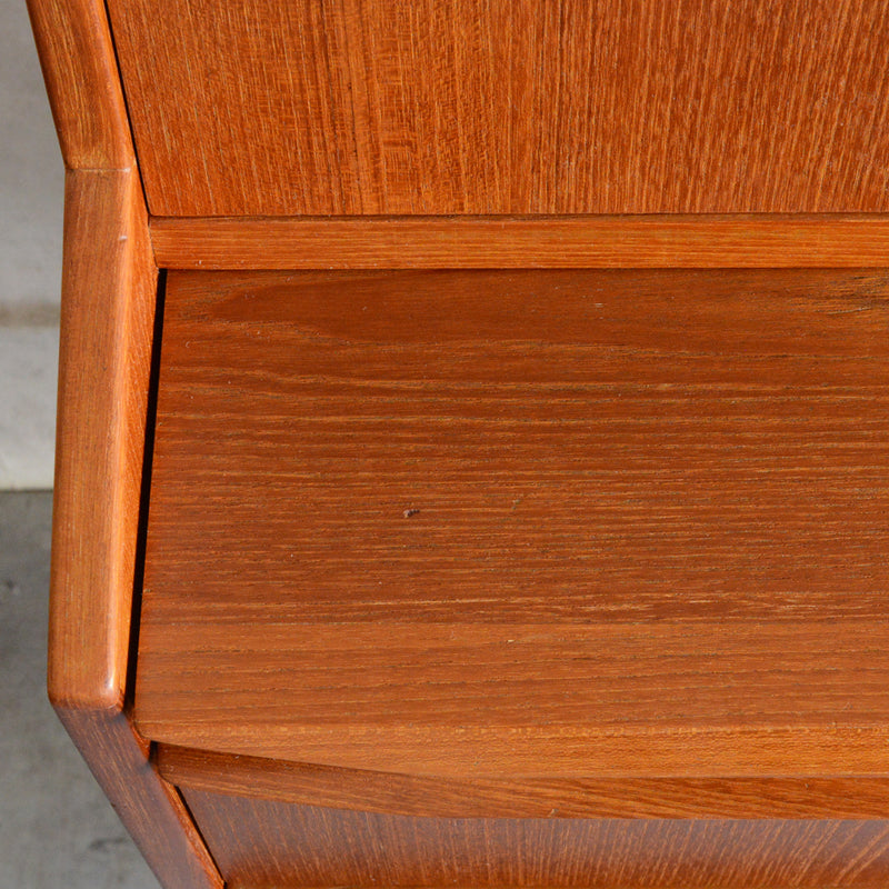 デンマークヴィンテージ　チークビューロー（ミラー・鍵付)6-89