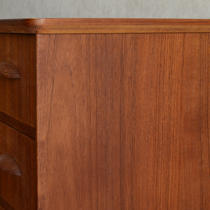 デンマーク ヴィンテージ  チーク 5段チェスト 5-53