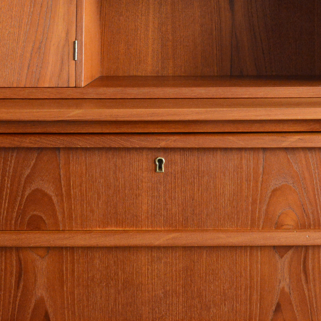 デンマークヴィンテージ　チークビューロー（ミラー・鍵付)6-89