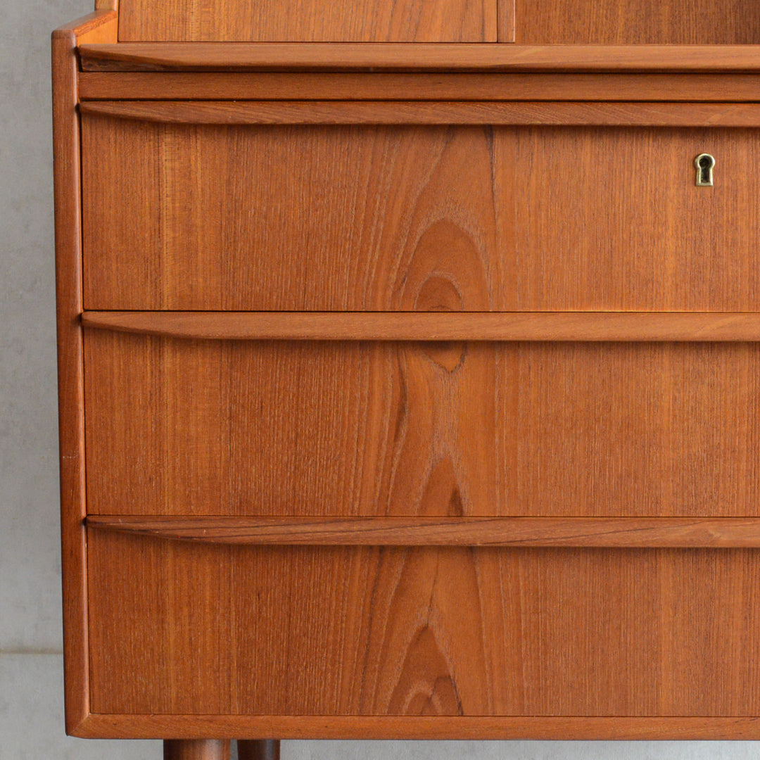 デンマークヴィンテージ　チークビューロー（ミラー・鍵付)6-89