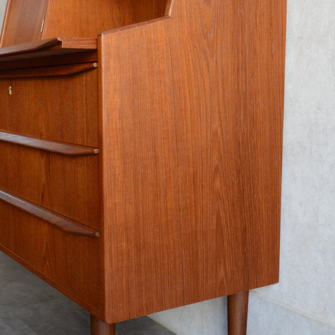 デンマークヴィンテージ　チークビューロー（ミラー・鍵付)6-89