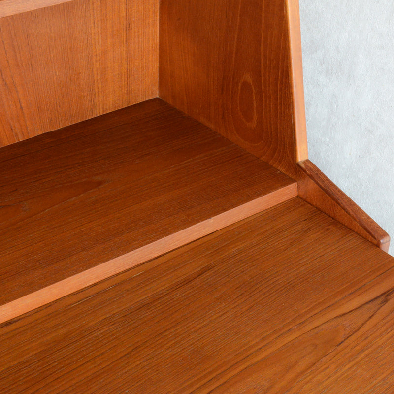 デンマークヴィンテージ　チークビューロー（ミラー・鍵付)6-89