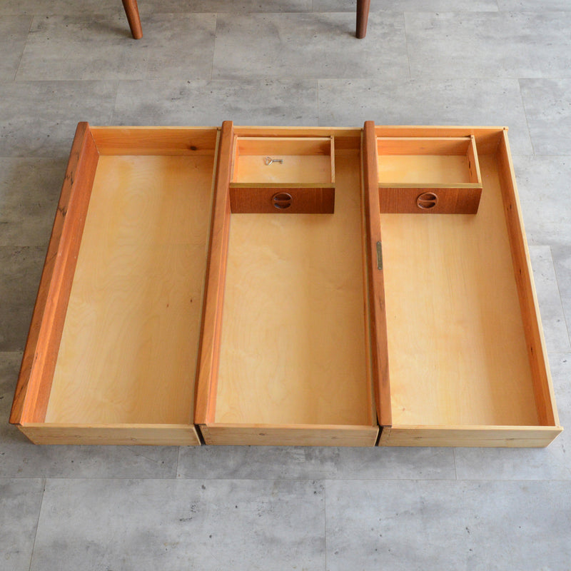 デンマークヴィンテージ　チークビューロー（ミラー・鍵付)6-89