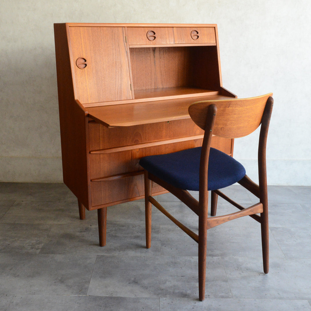 デンマークヴィンテージ　チークビューロー（ミラー・鍵付)6-89