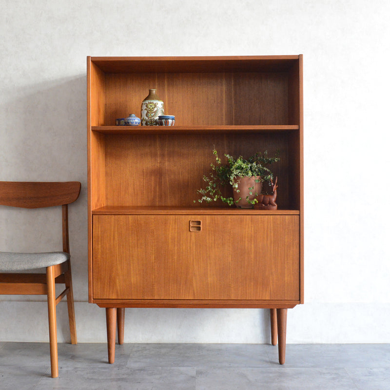 デンマーク ヴィンテージ チークブックシェルフ 8-37（フラップ扉）