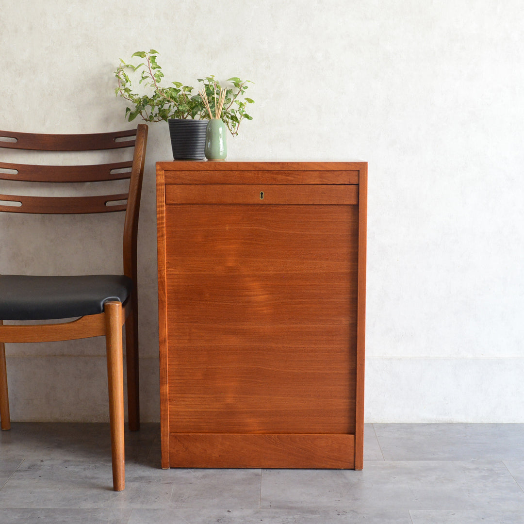 デンマークヴィンテージ  ロールアップファイルキャビネット6-82(鍵付）