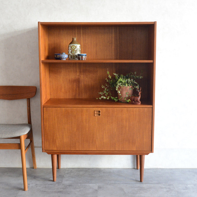 デンマーク ヴィンテージ チークブックシェルフ 8-37（フラップ扉）