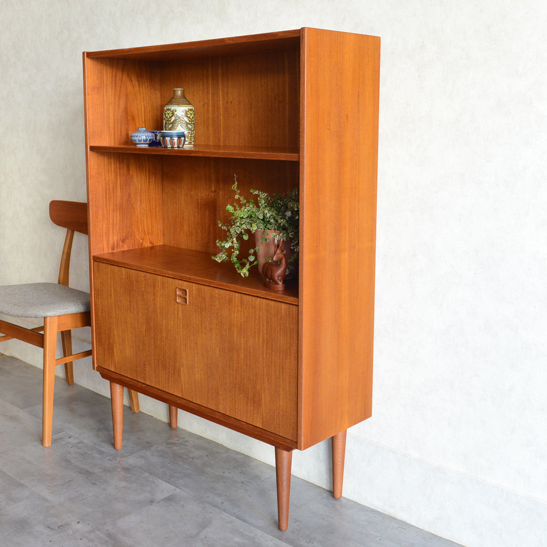 デンマーク ヴィンテージ チークブックシェルフ 8-37（フラップ扉）