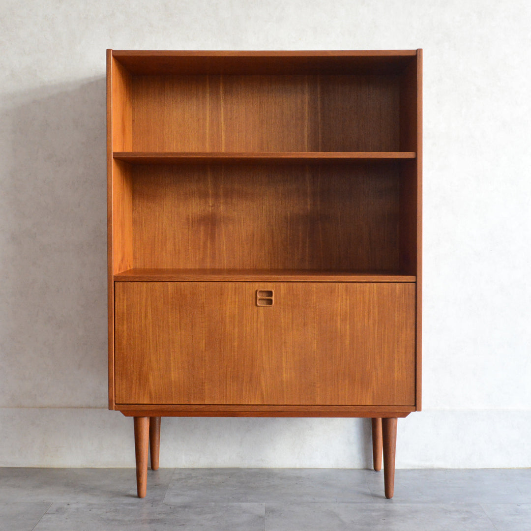 デンマーク ヴィンテージ チークブックシェルフ 8-37（フラップ扉）