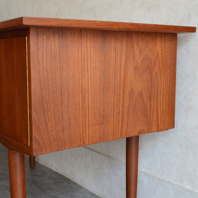 デンマーク ヴィンテージ チークデスク（鍵付） P-10