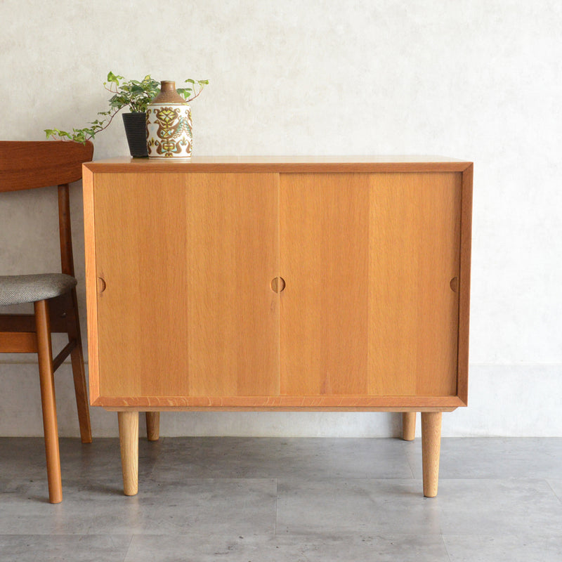 Poul Cadovius デンマーク オークキャビネット (抽斗付）5-134