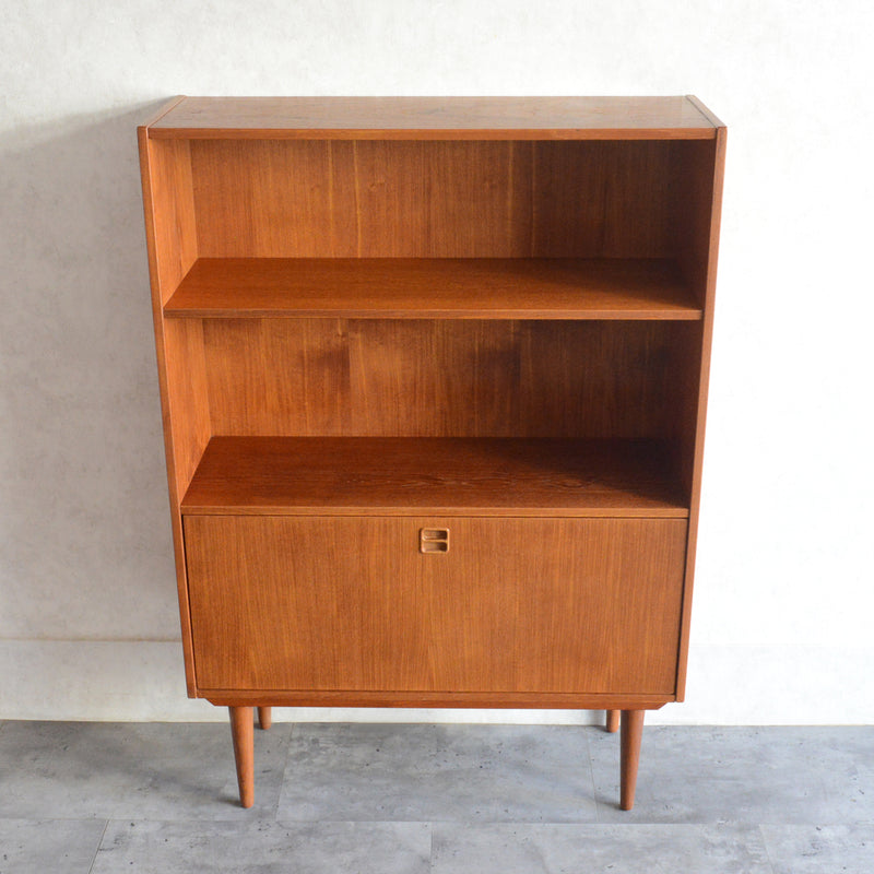 デンマーク ヴィンテージ チークブックシェルフ 8-37（フラップ扉）