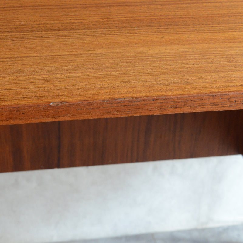 デンマーク ヴィンテージ チークデスク（鍵付） P-10