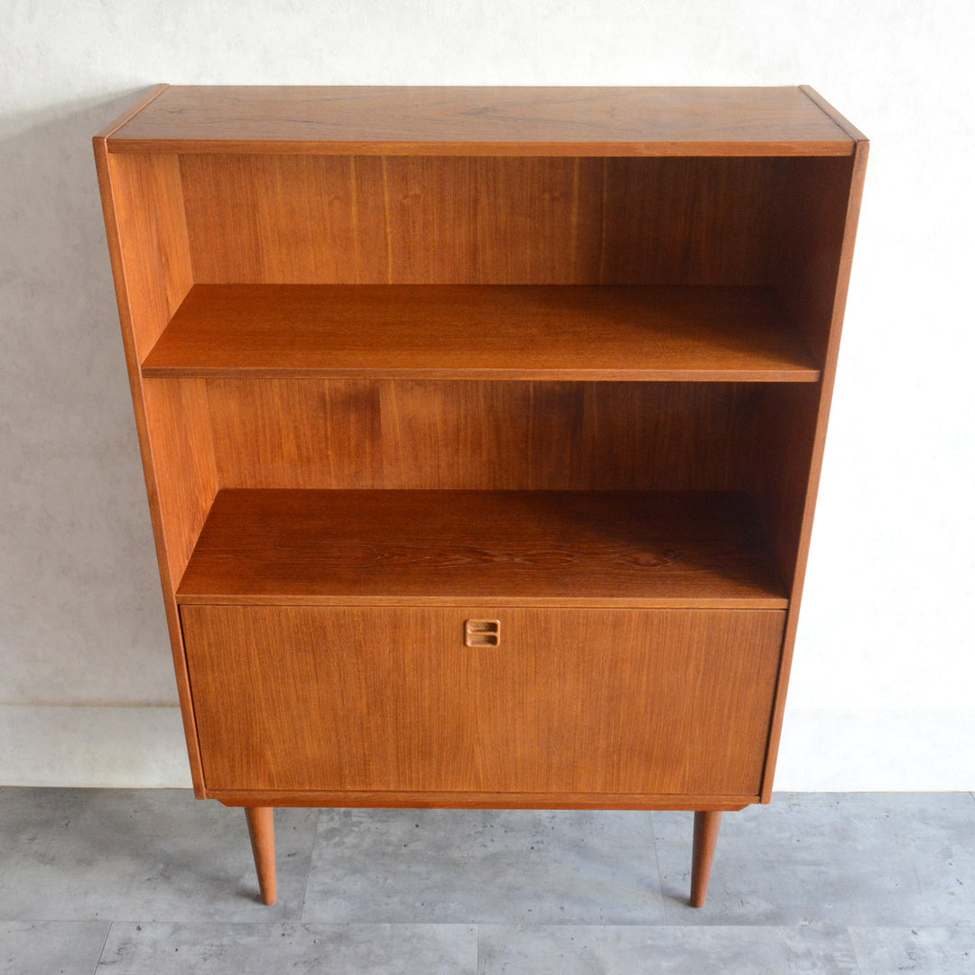 デンマーク ヴィンテージ チークブックシェルフ 8-37（フラップ扉）