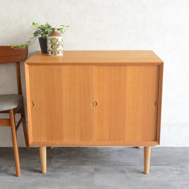 Poul Cadovius デンマーク オークキャビネット (抽斗付）5-134