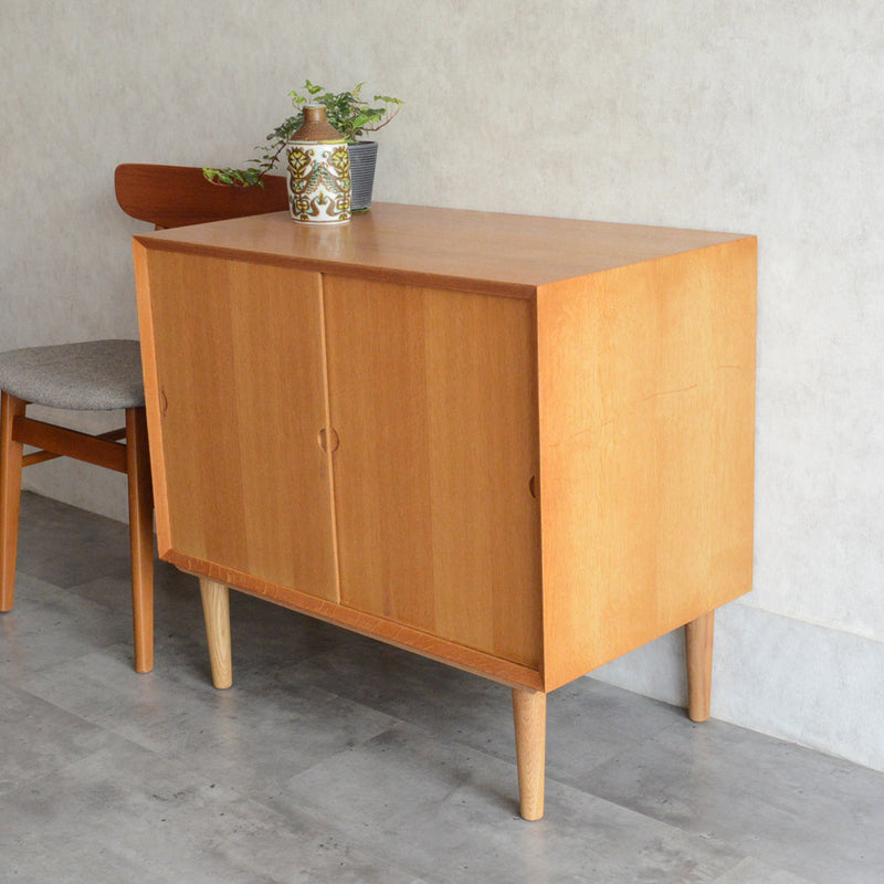 Poul Cadovius デンマーク オークキャビネット (抽斗付）5-134