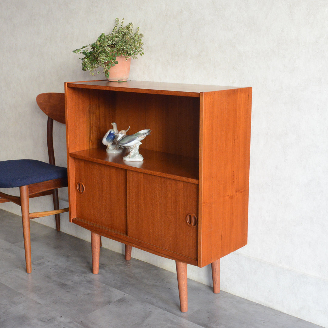 デンマークヴィンテージ チークシェルフ (木扉付）5-174