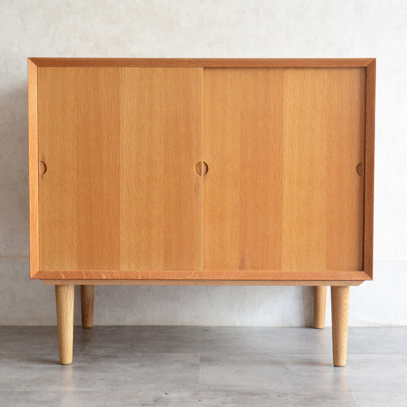 Poul Cadovius デンマーク オークキャビネット (抽斗付）5-134