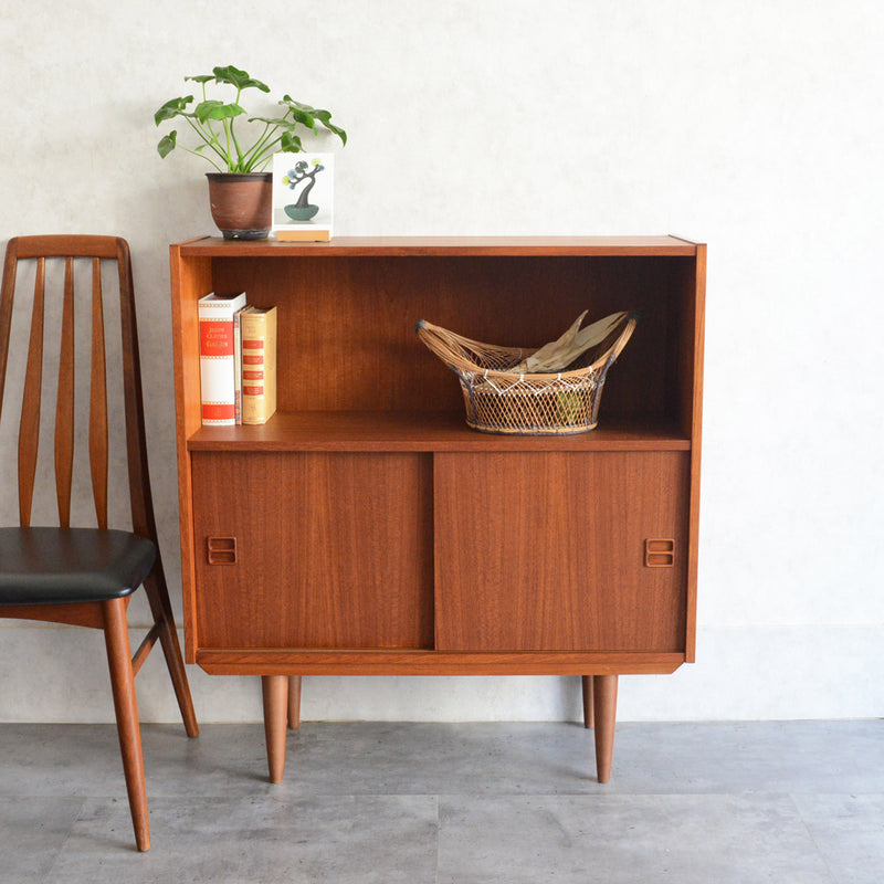 デンマーク ヴィンテージ チーク シェルフ 5-76　（木扉付）