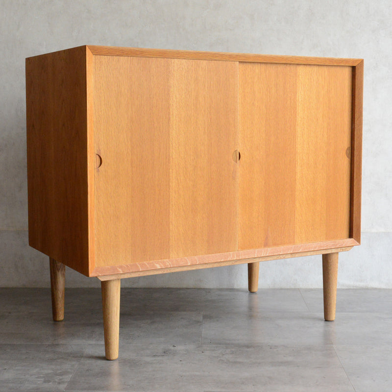 Poul Cadovius デンマーク オークキャビネット (抽斗付）5-134