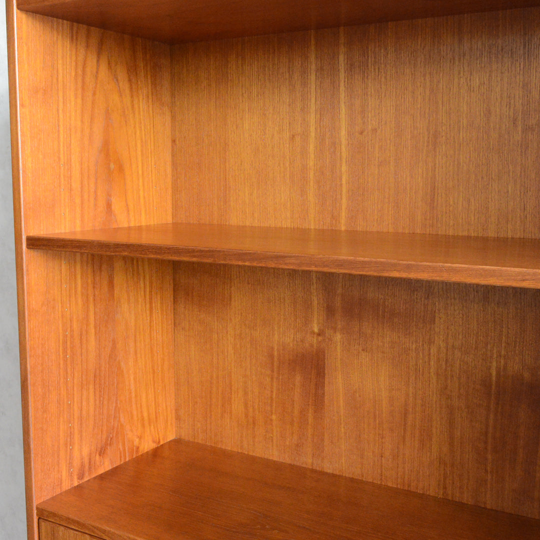 デンマーク ヴィンテージ チークブックシェルフ 8-37（フラップ扉）