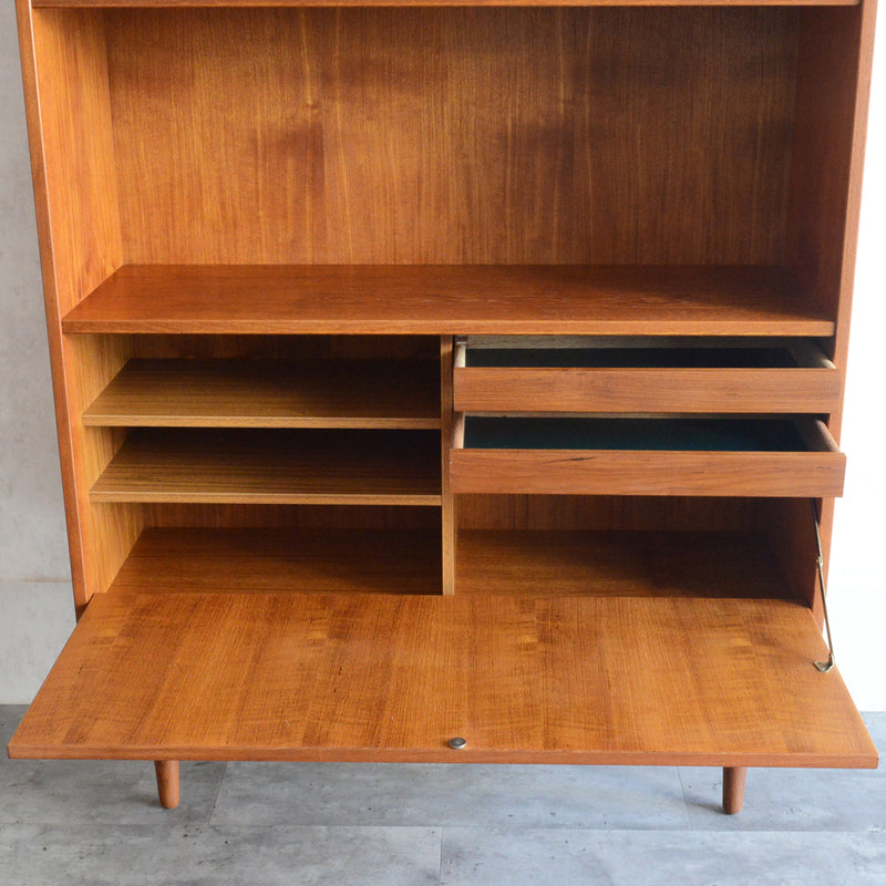 デンマーク ヴィンテージ チークブックシェルフ 8-37（フラップ扉）