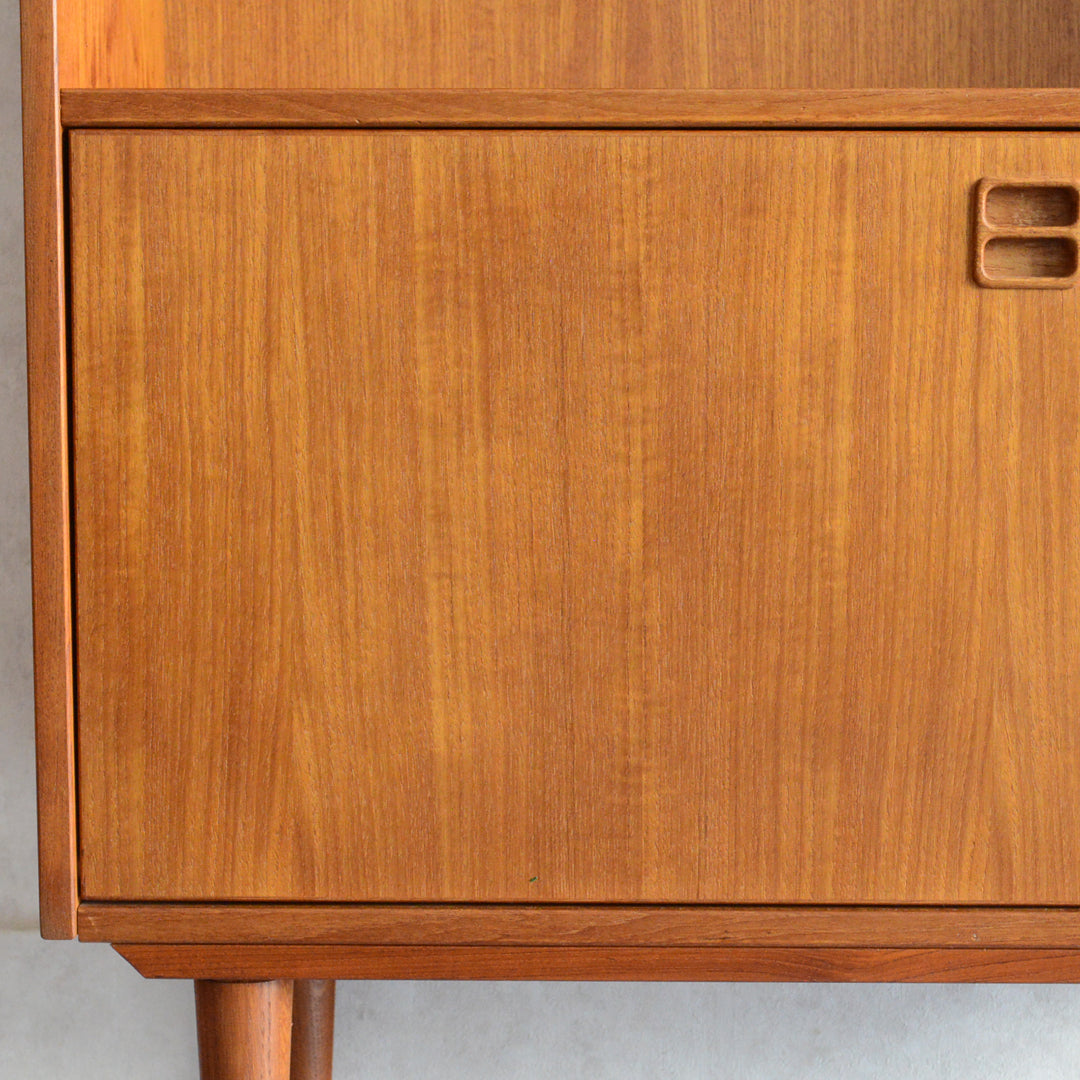 デンマーク ヴィンテージ チークブックシェルフ 8-37（フラップ扉）