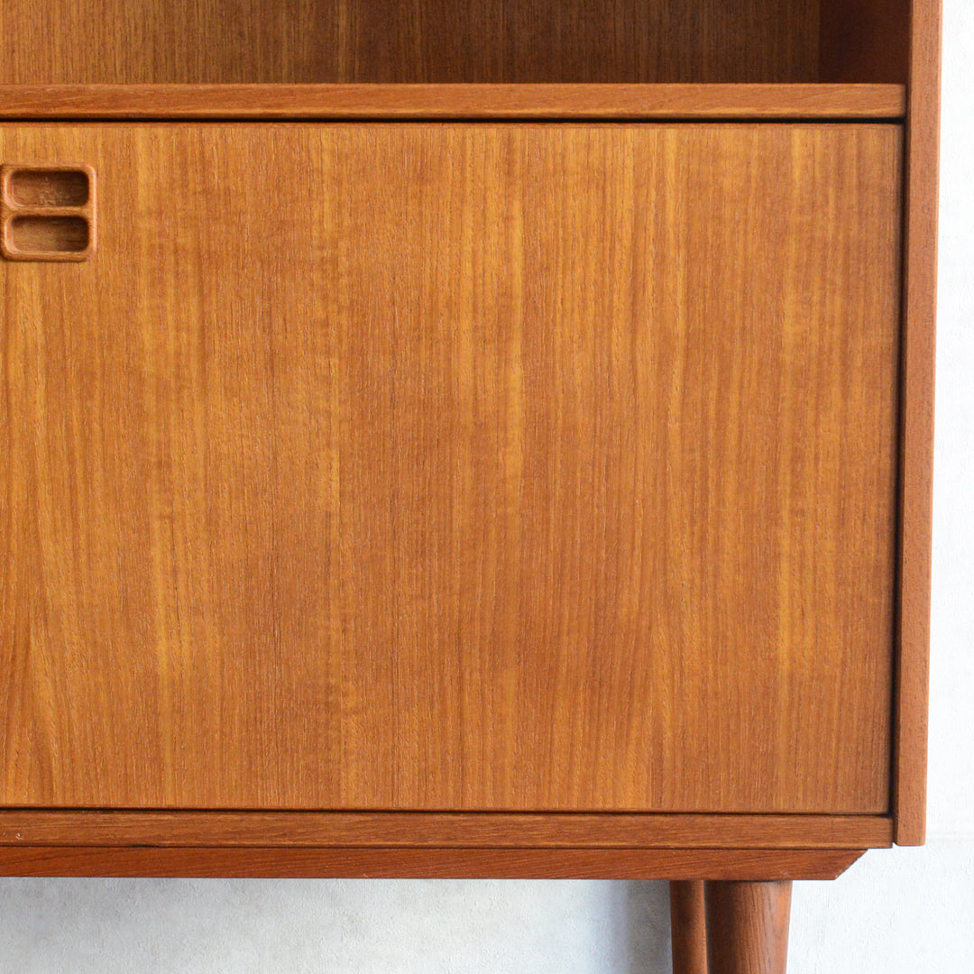 デンマーク ヴィンテージ チークブックシェルフ 8-37（フラップ扉）