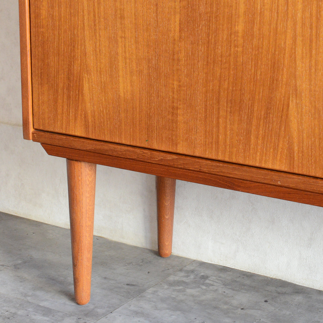 デンマーク ヴィンテージ チークブックシェルフ 8-37（フラップ扉）