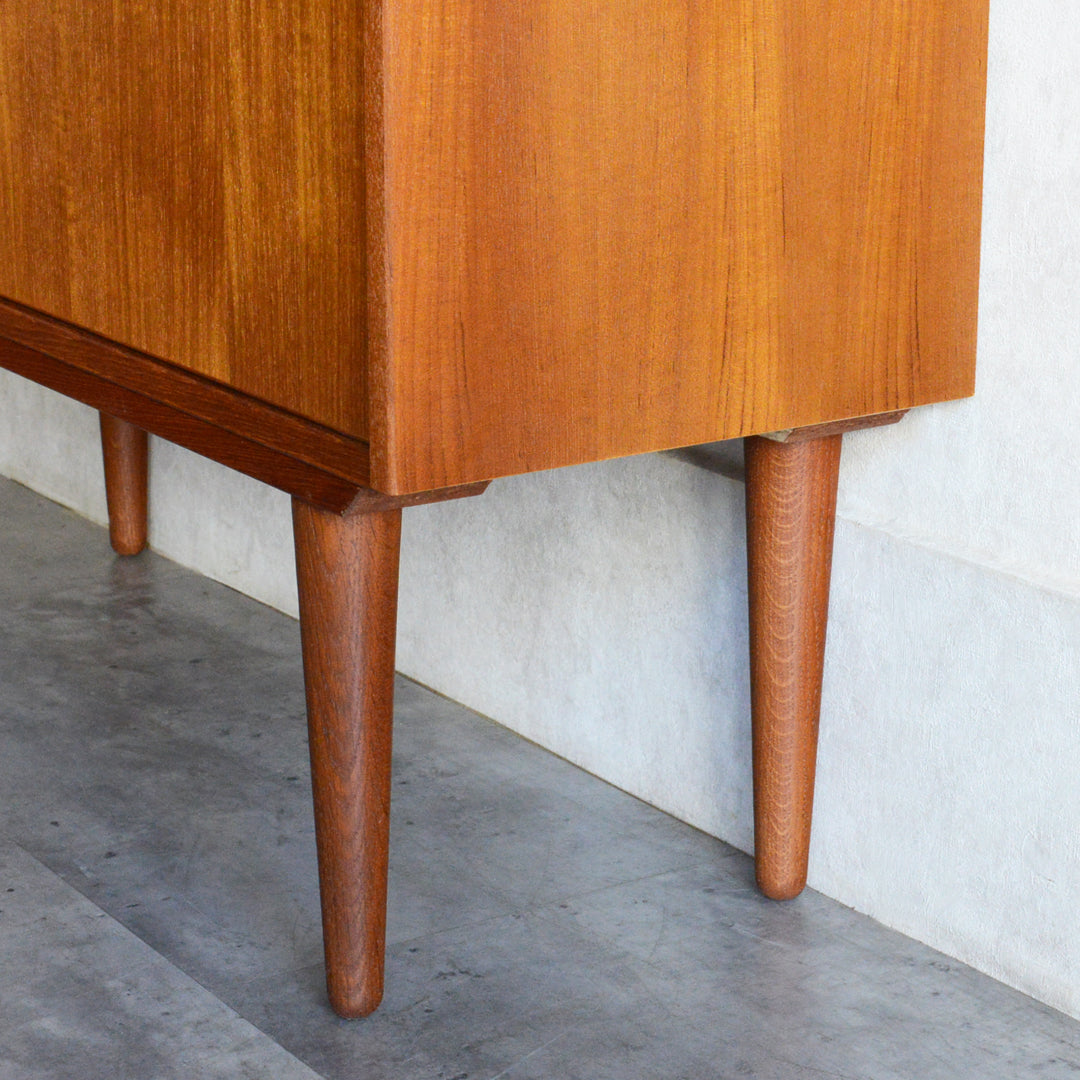 デンマーク ヴィンテージ チークブックシェルフ 8-37（フラップ扉）