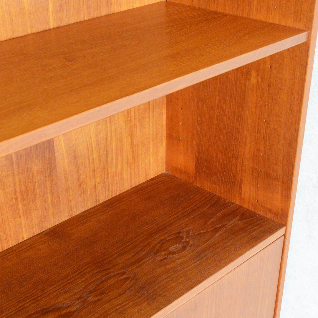 デンマーク ヴィンテージ チークブックシェルフ 8-37（フラップ扉）